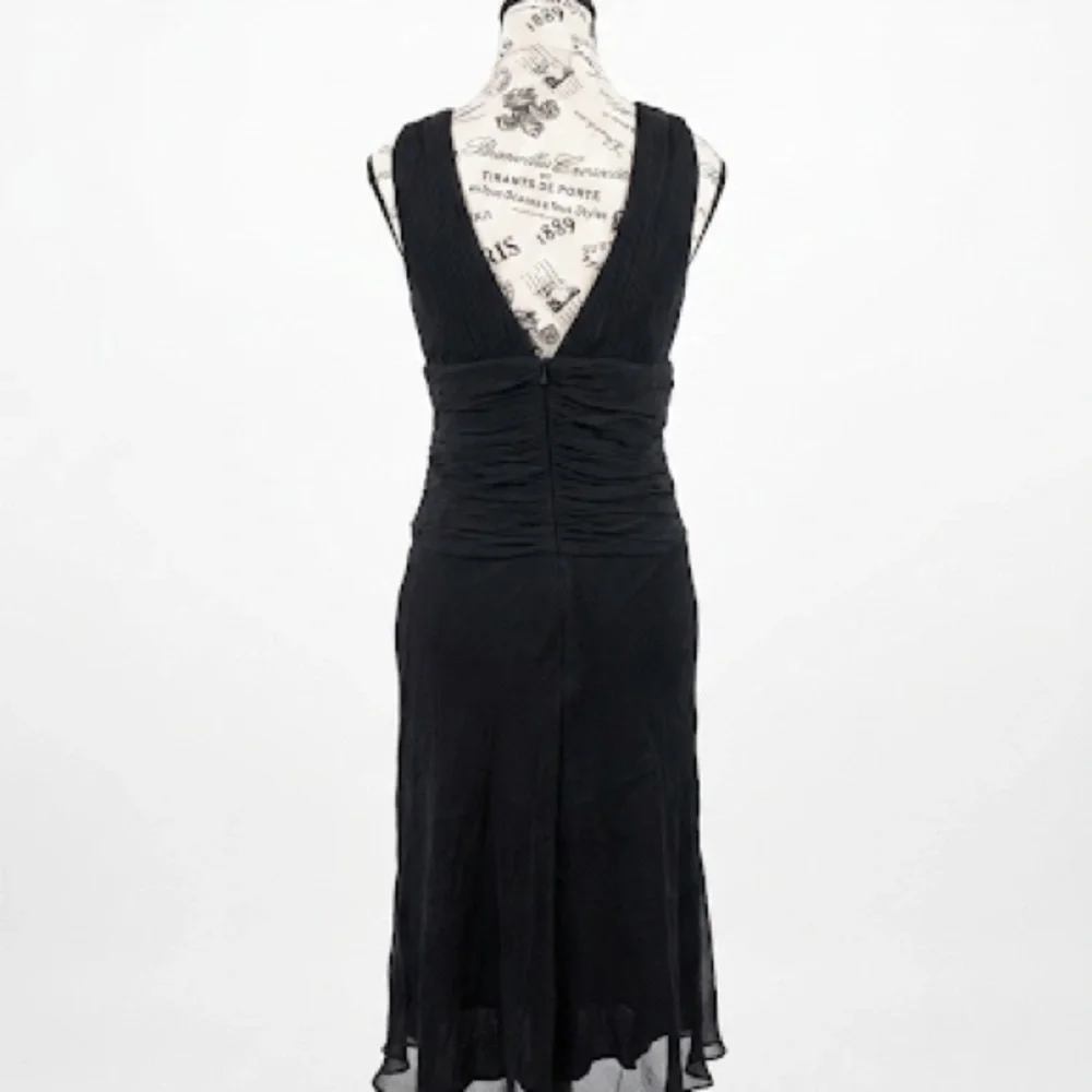 Banana Republic Black V-Neck Sleeveless Midi Dress - Size 6 - Picture 3 of 6